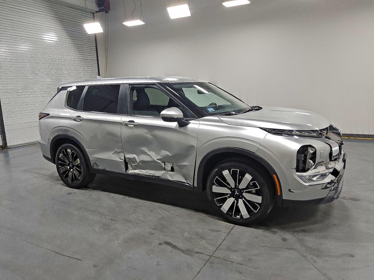 MITSUBISHI OUTLANDER SE