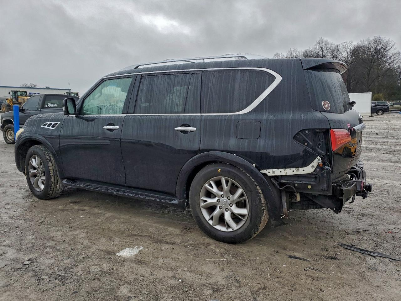 INFINITI QX56