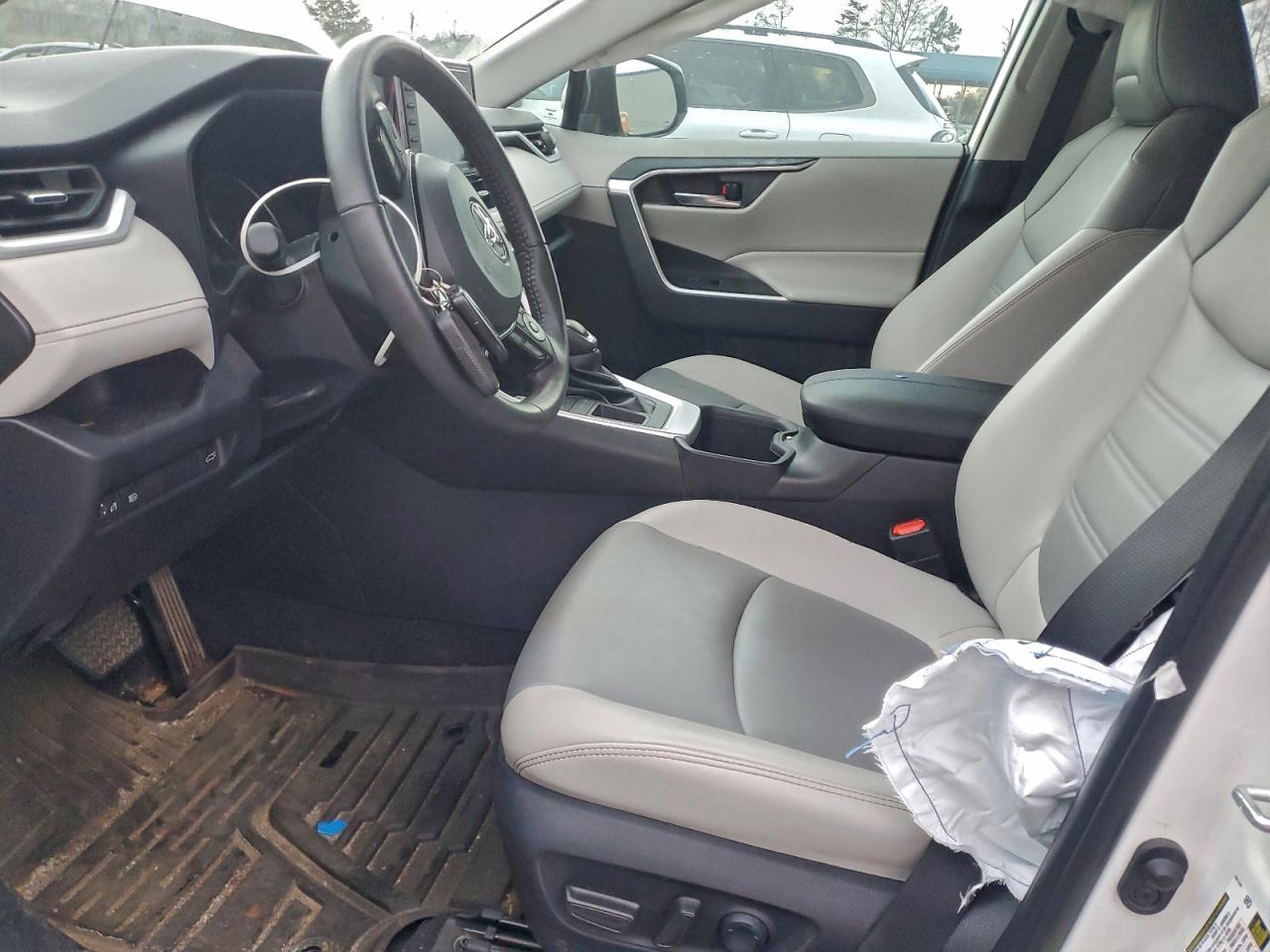 TOYOTA RAV4 XLE PREMIUM