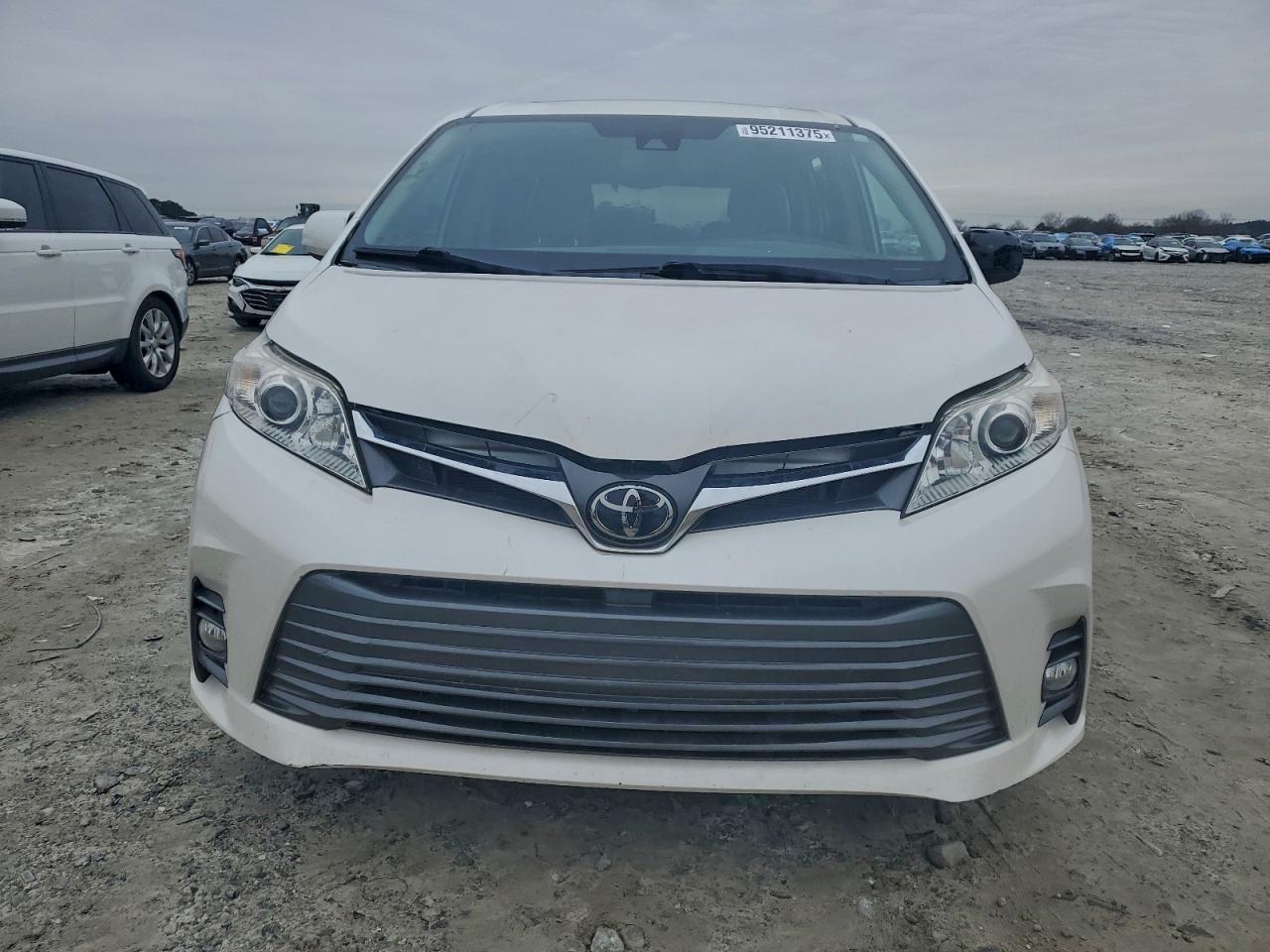 TOYOTA SIENNA XLE