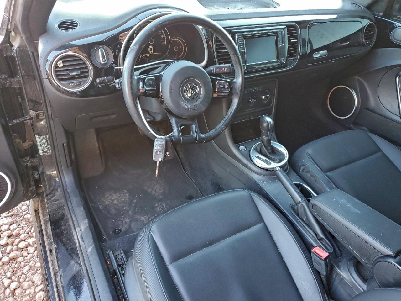 VOLKSWAGEN BEETLE SE