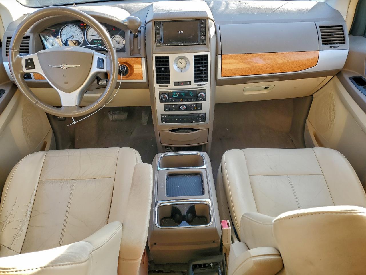 Lot #3309412995 2010 CHRYSLER TOWN & COU