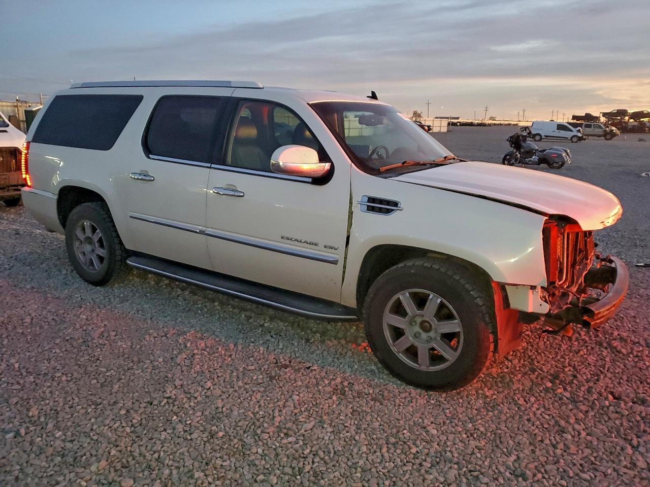 CADILLAC ESCALADE ESV LUXURY