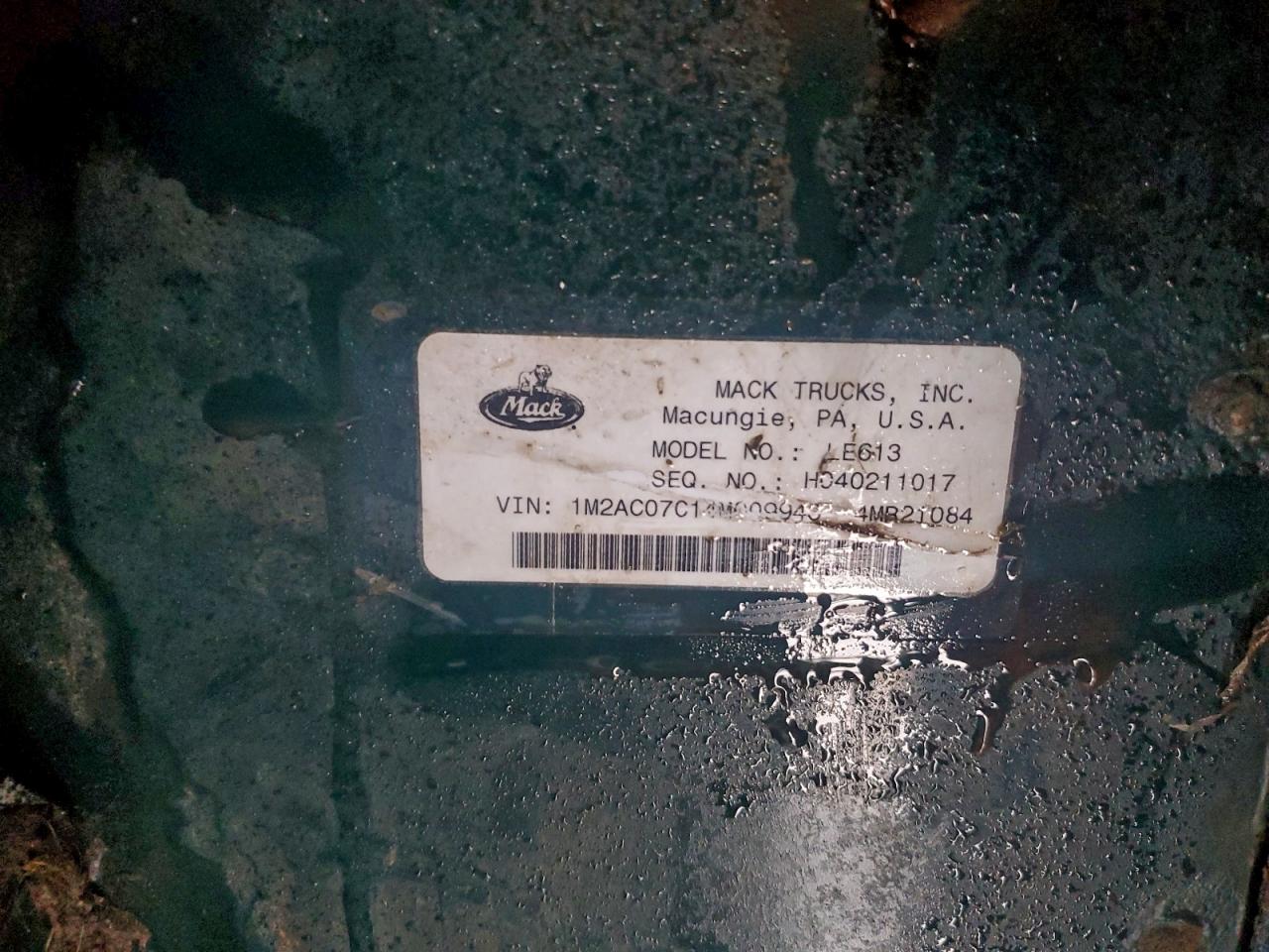 Lot #3304527441 2004 MACK 600 LE600