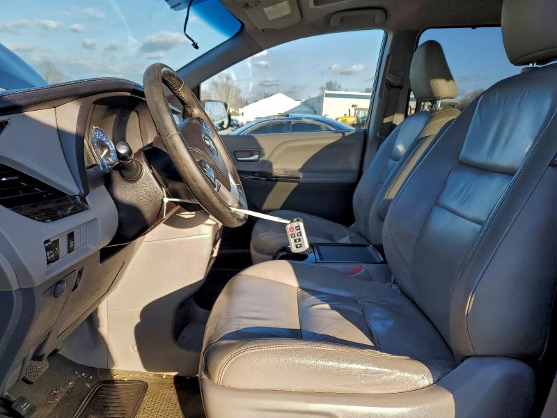 2016 TOYOTA SIENNA XLE #3310373961