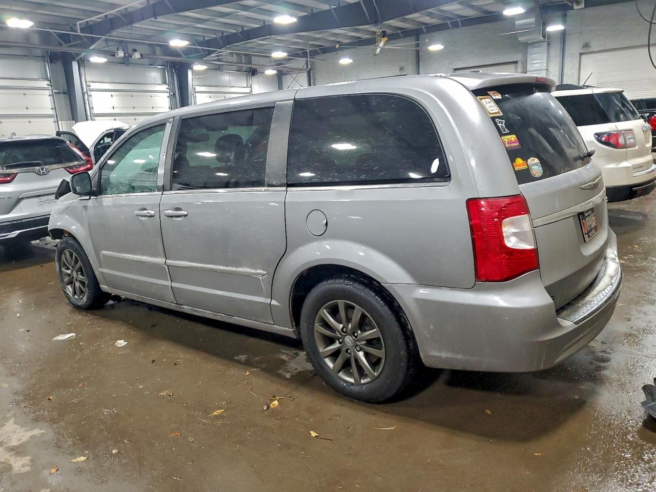 CHRYSLER TOWN & COUNTRY S