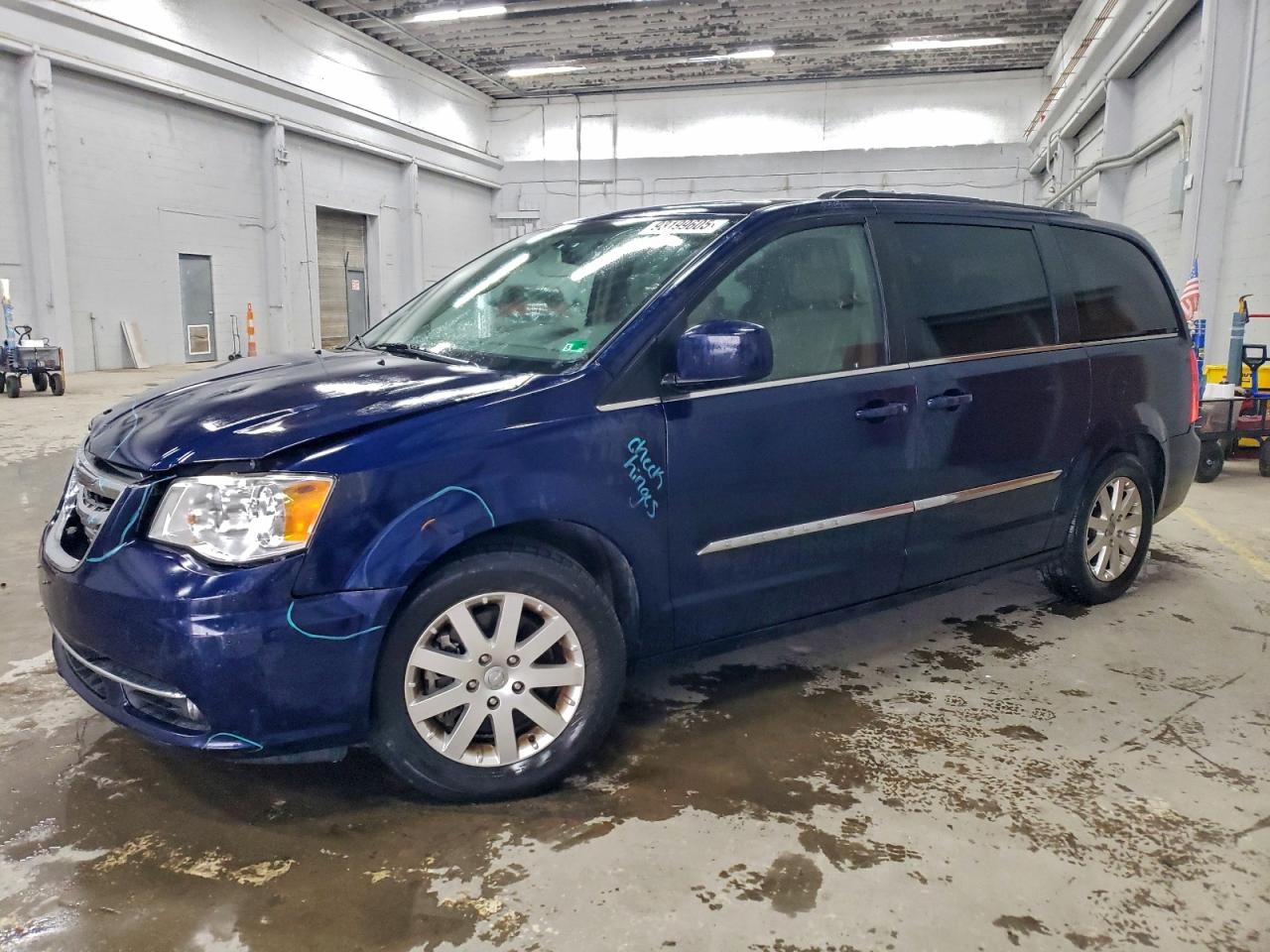 Lot #3302749015 2016 CHRYSLER TOWN & COU