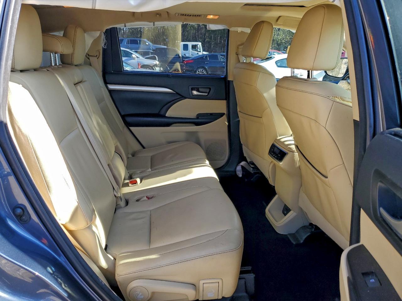 TOYOTA HIGHLANDER SE