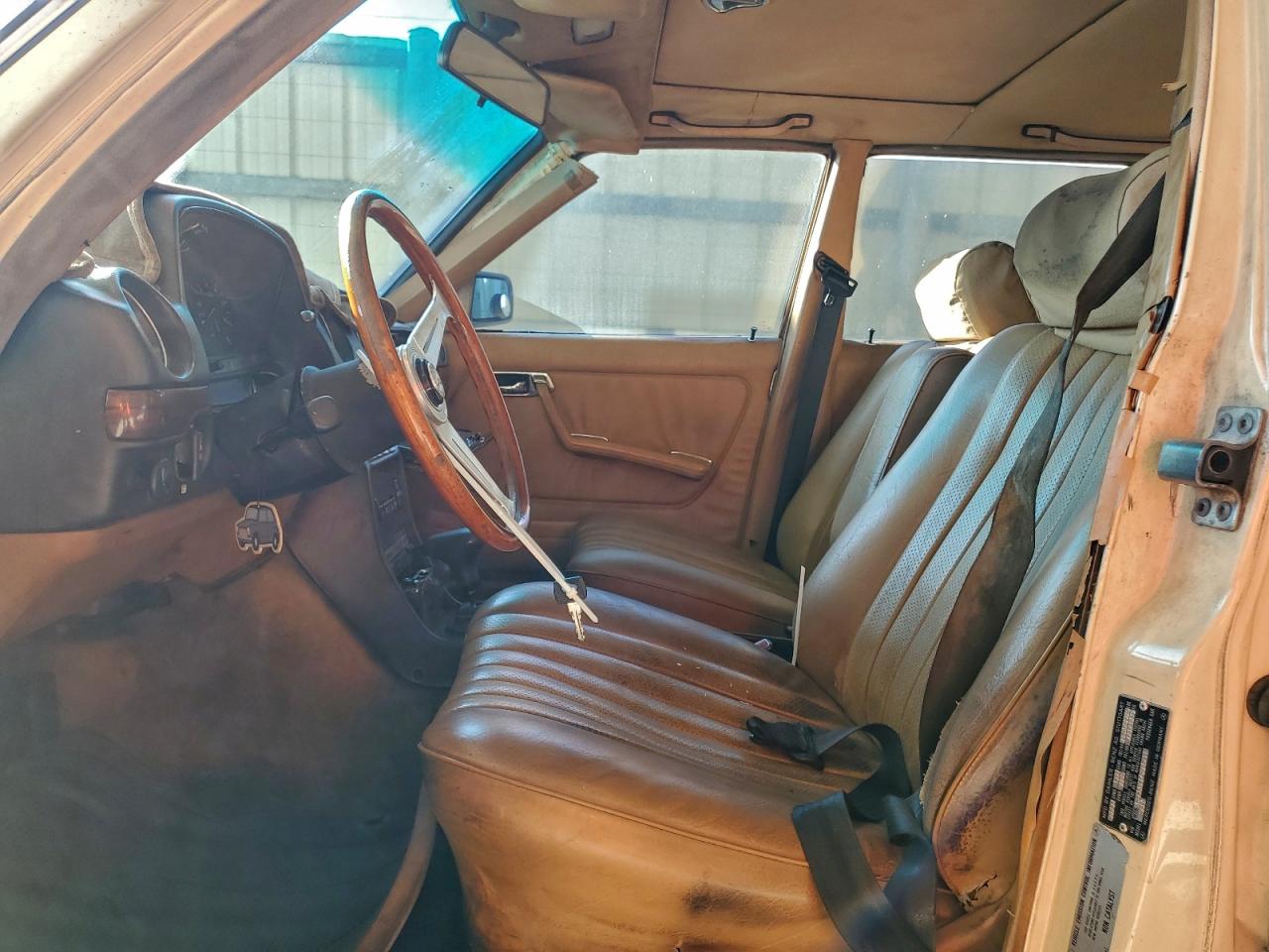 Lot #3318960961 1984 MERCEDES-BENZ 300 TDT