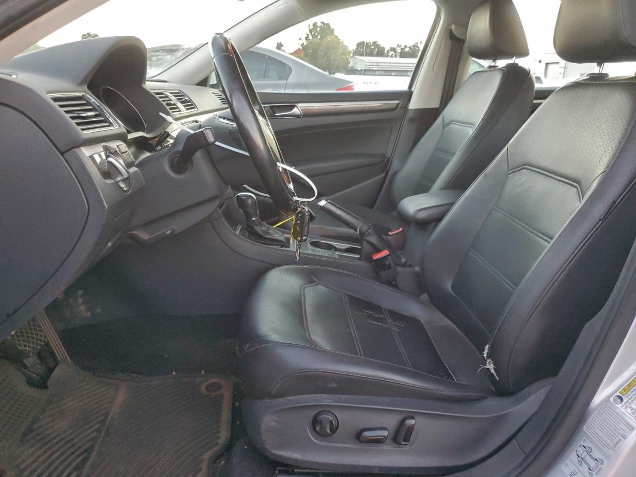 Lot #3309389980 2017 VOLKSWAGEN PASSAT SE