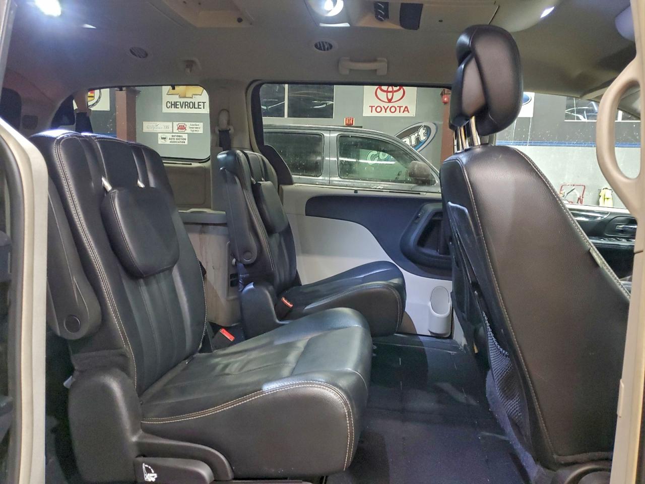 Lot #3316012778 2015 CHRYSLER TOWN & COU