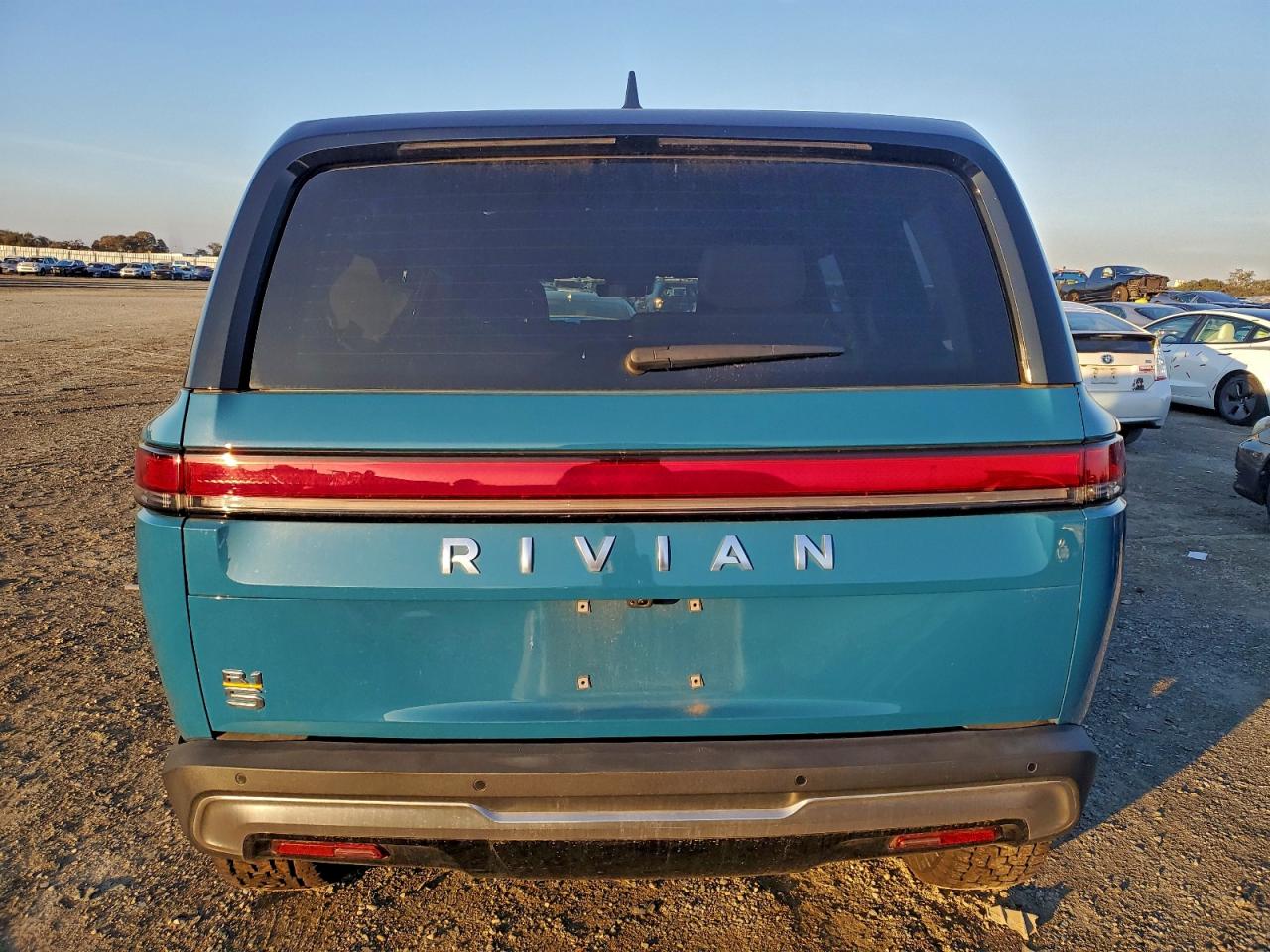 RIVIAN R1S ADVENTURE