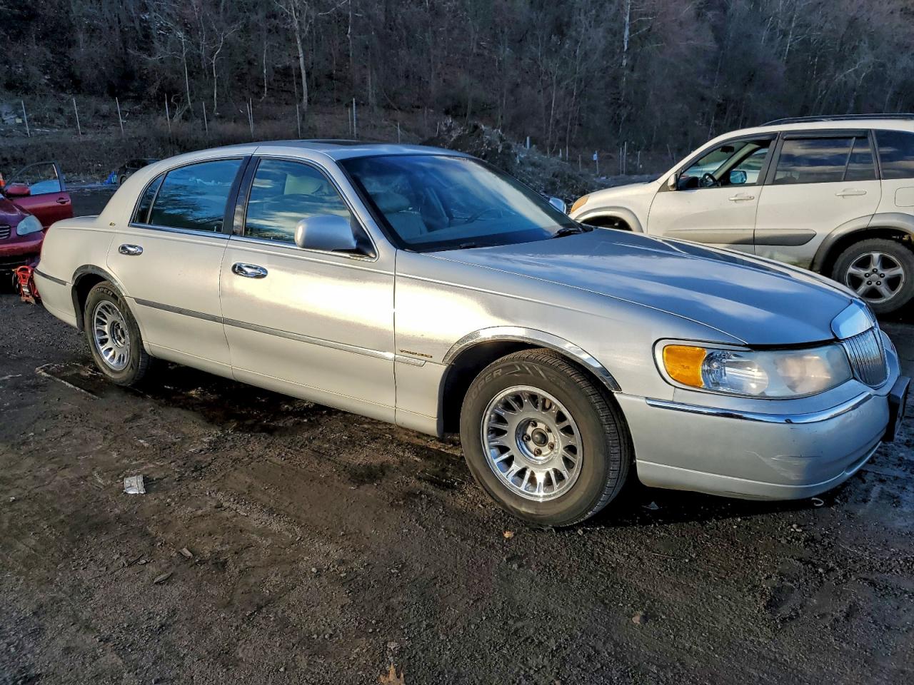 Lot #3317704092 2001 LINCOLN TOWN CAR C