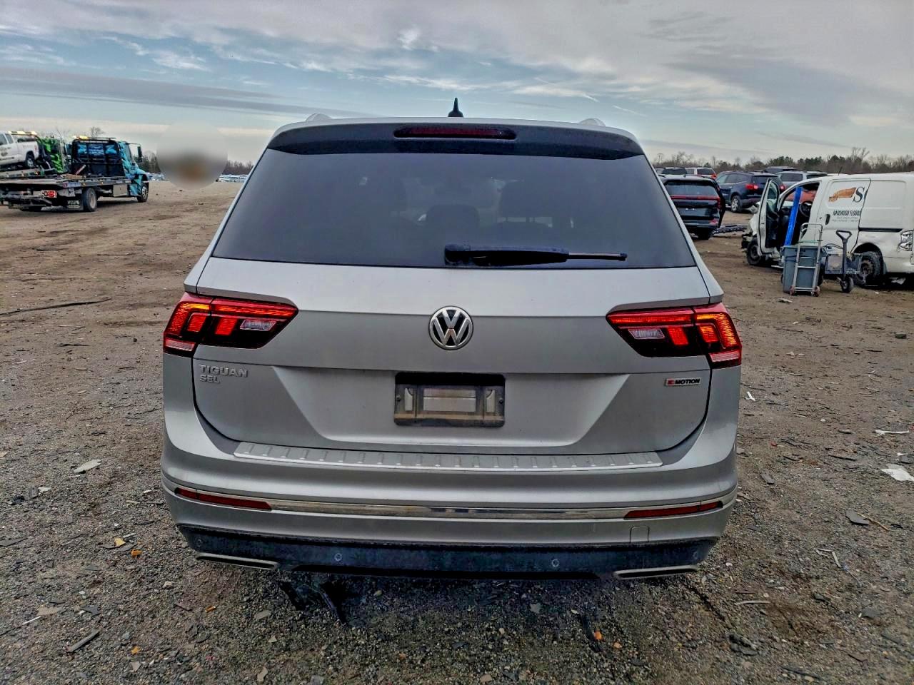 VOLKSWAGEN TIGUAN SEL PREMIUM R-LINE