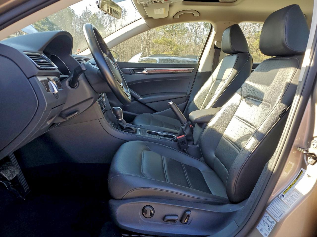 VOLKSWAGEN PASSAT SE