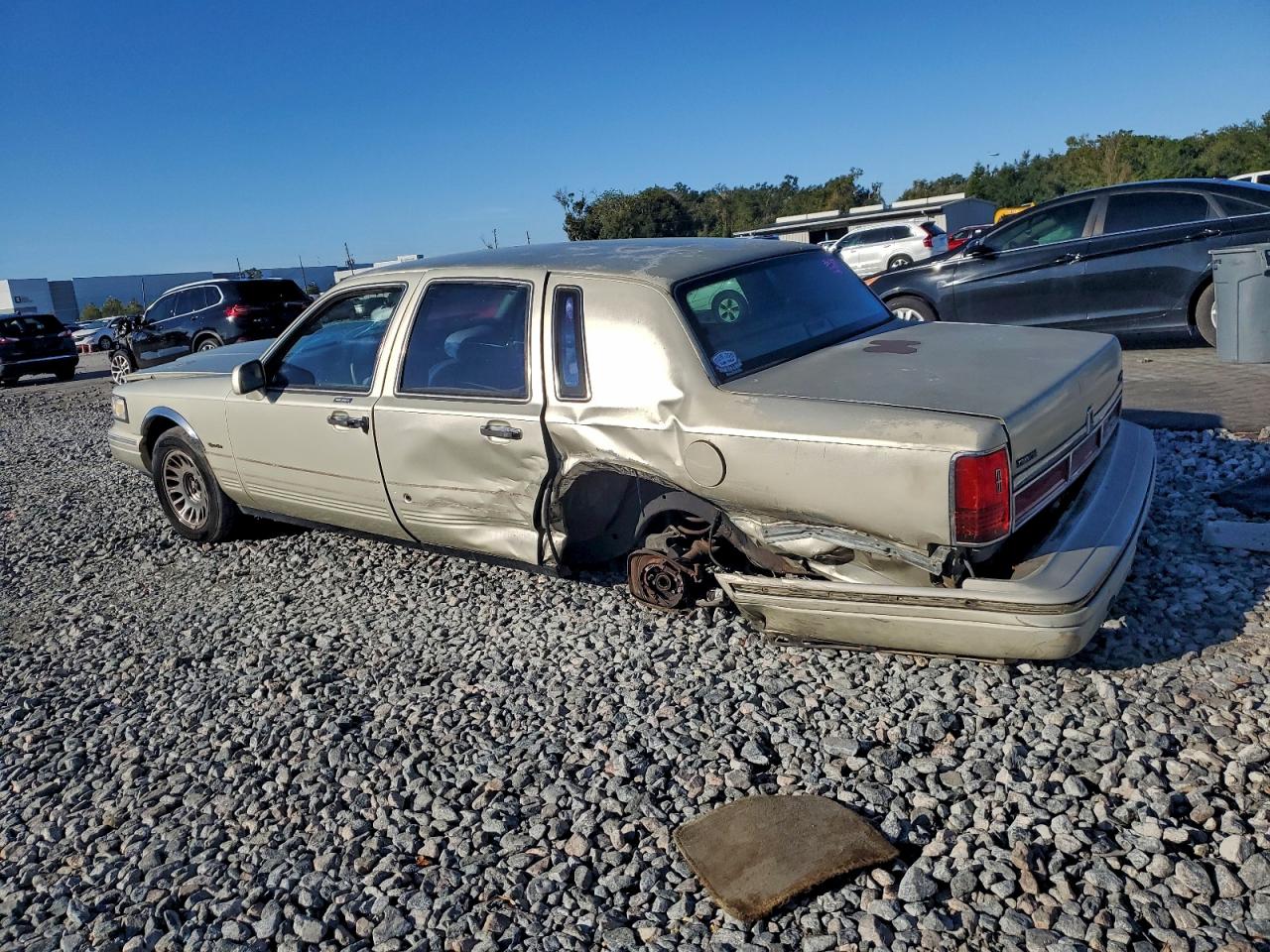 Lot #3315978118 1997 LINCOLN TOWN CAR S