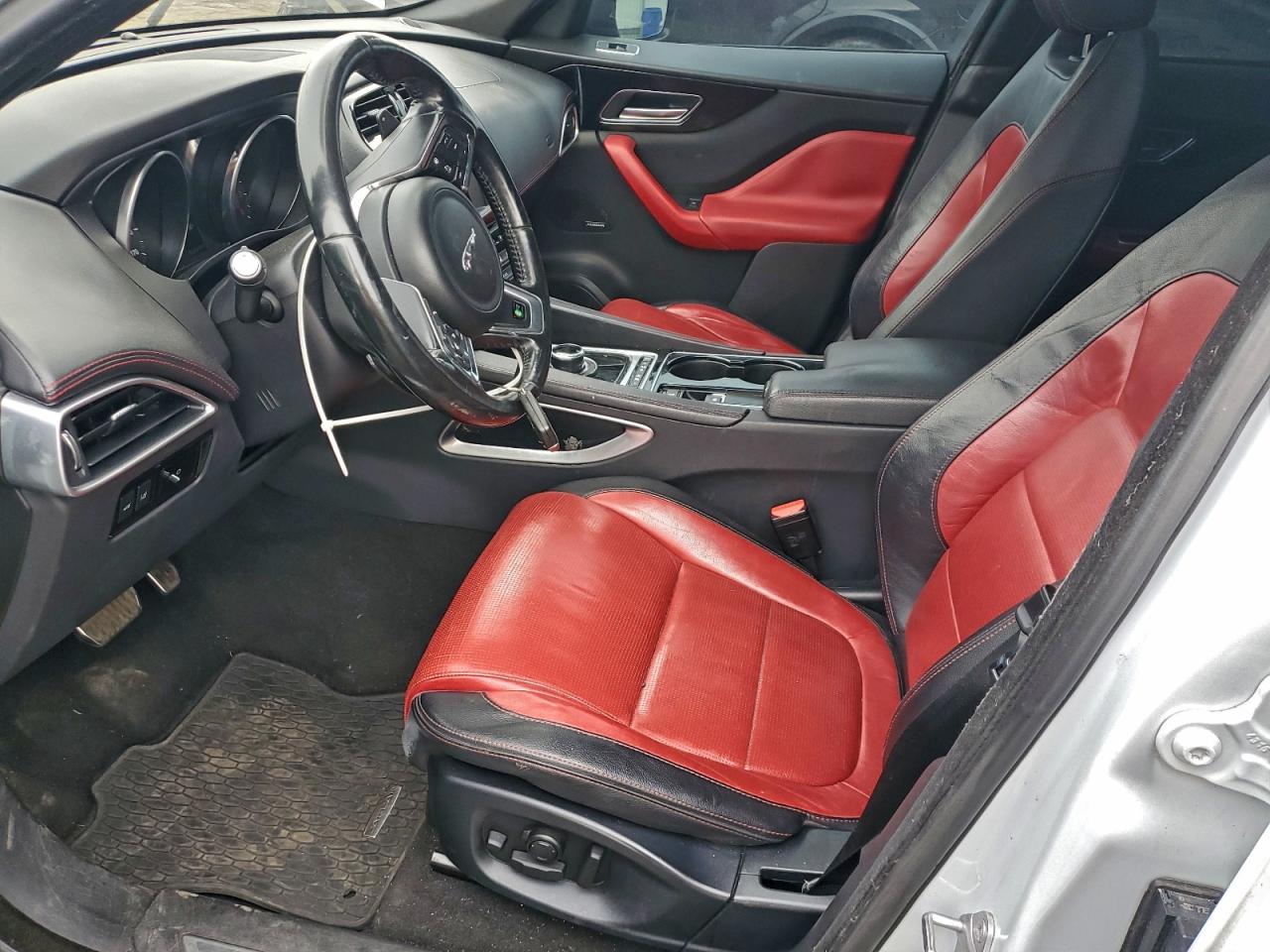 JAGUAR F-PACE R - SPORT