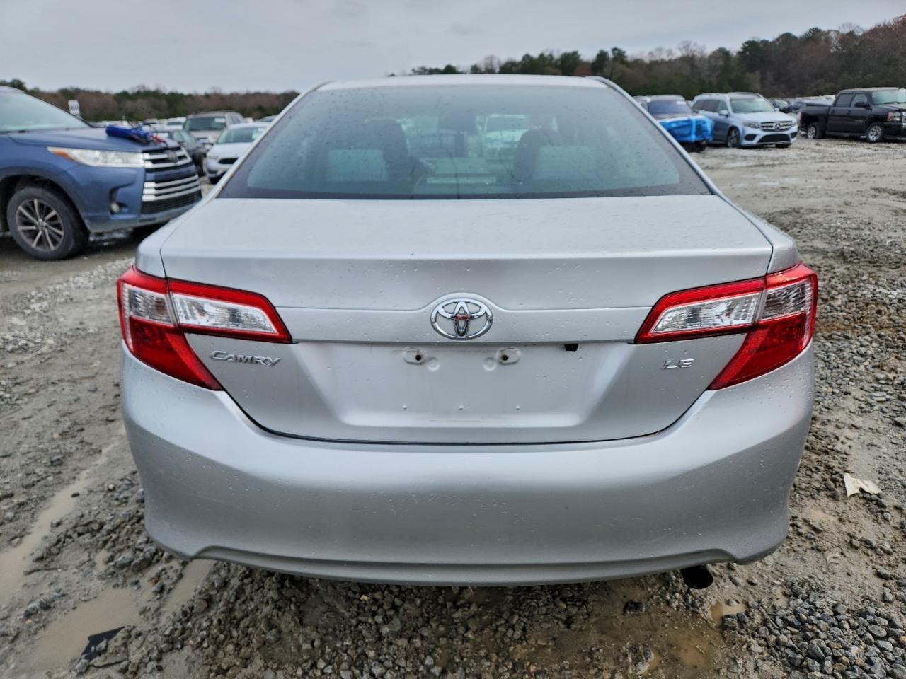 TOYOTA CAMRY BASE