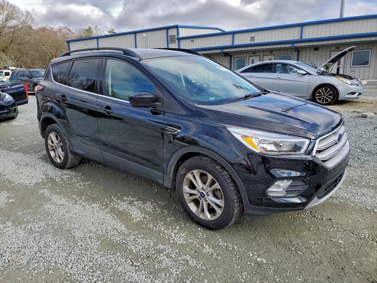 FORD ESCAPE SE