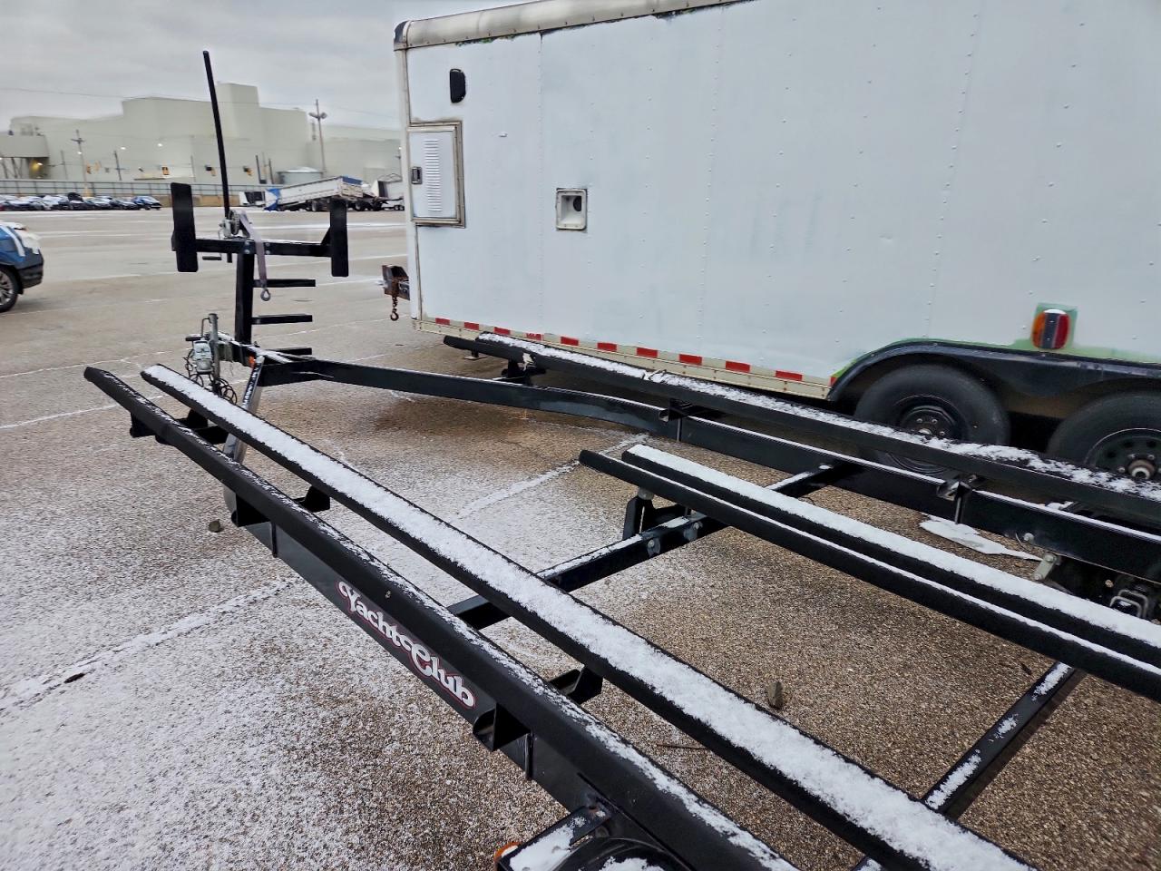 Lot #3311558276 2017 YACHT CLUB PTB2543T B