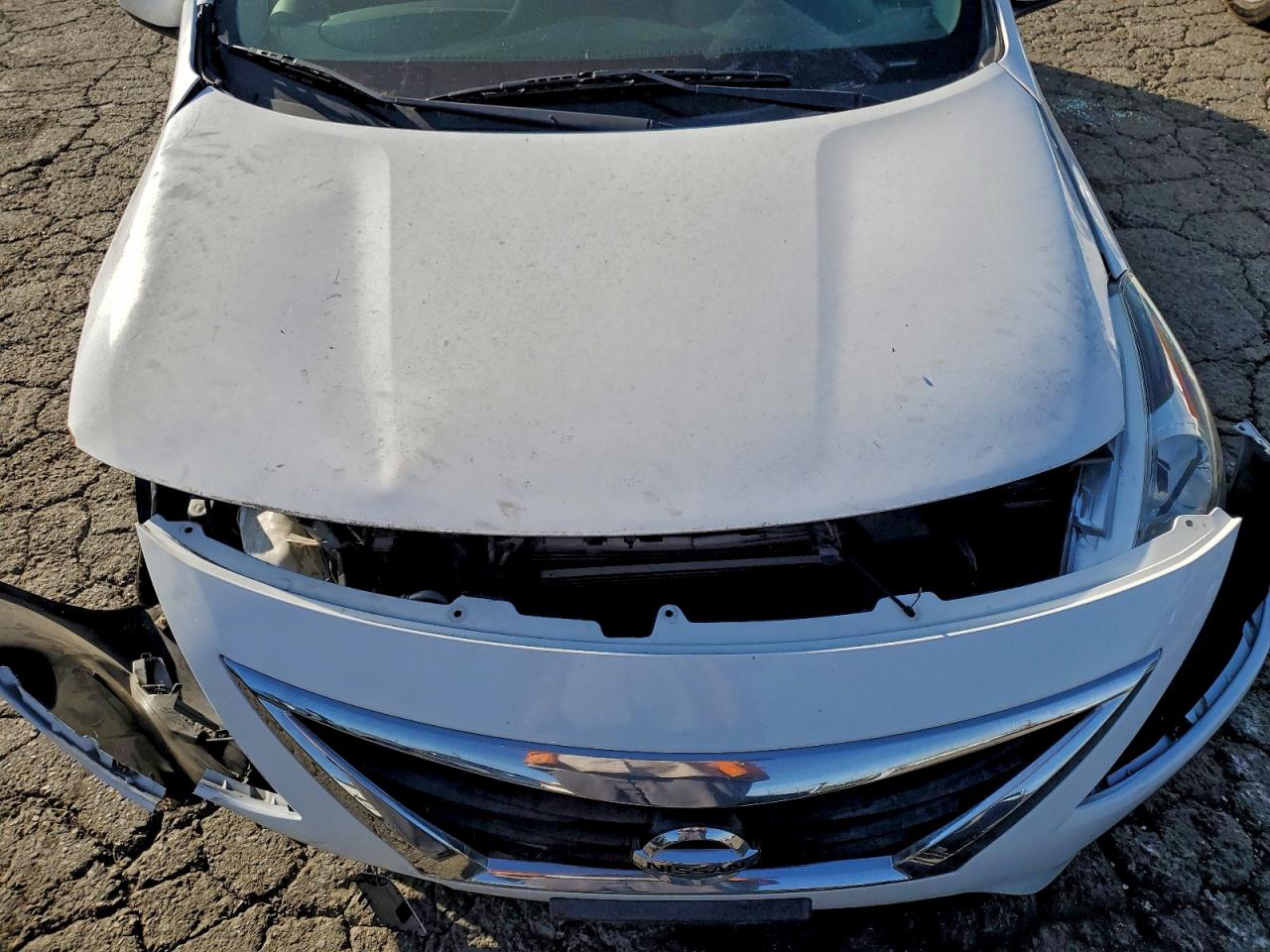 Lot #3318186946 2019 NISSAN VERSA S