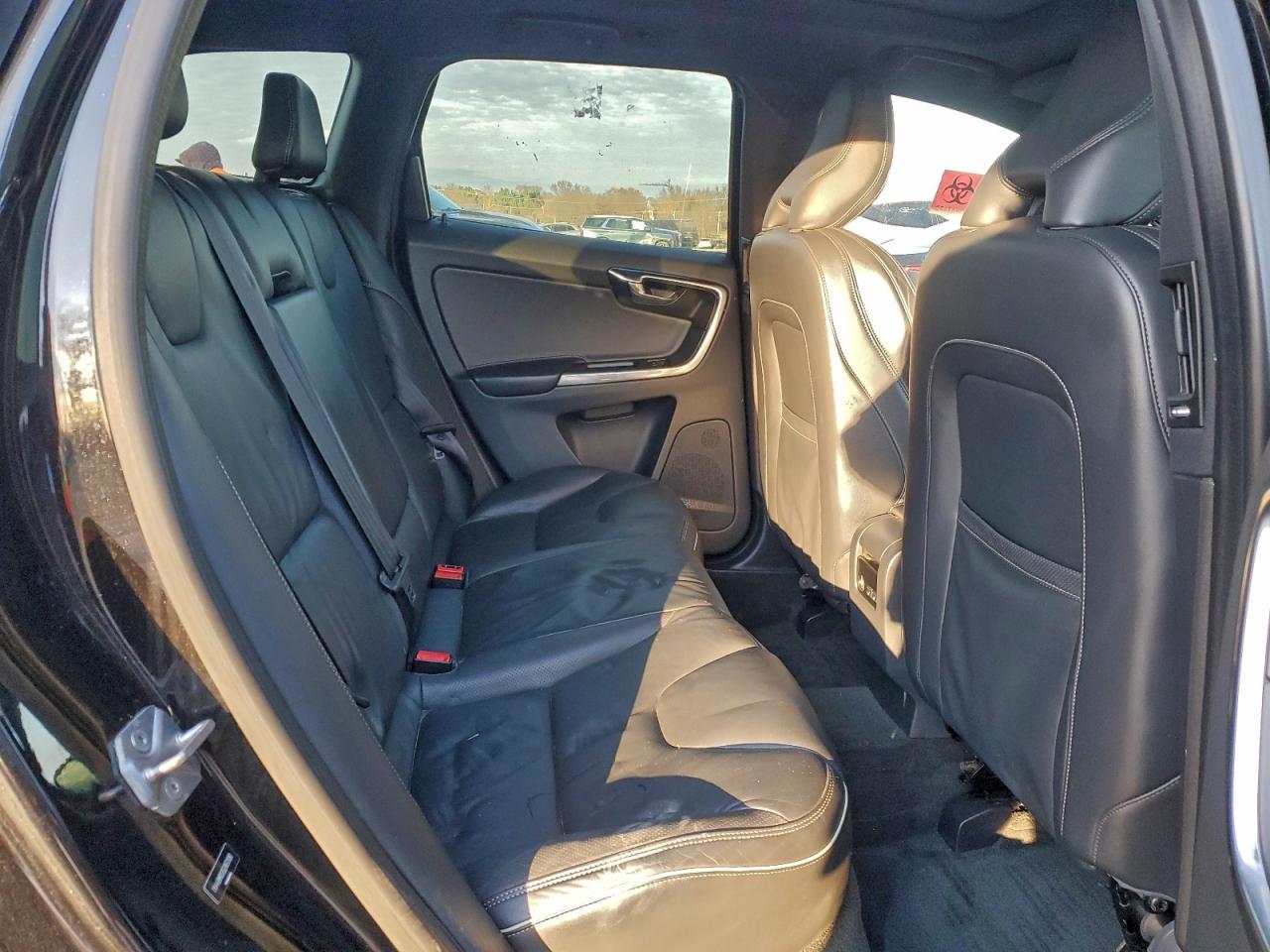 VOLVO XC60 T6 R-DESIGN