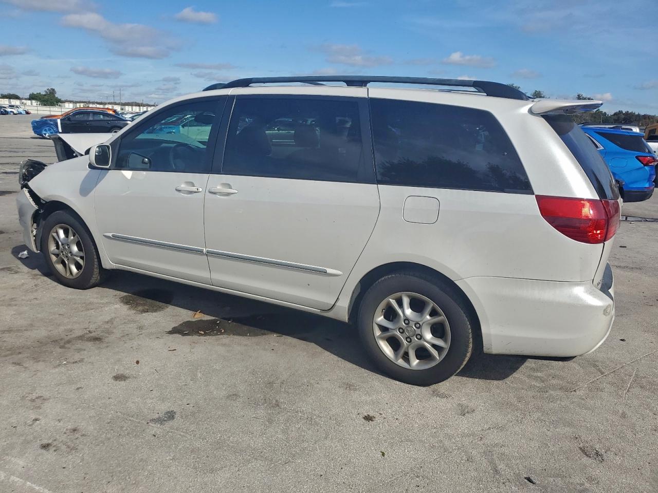 Lot #3309527591 2004 TOYOTA SIENNA XLE