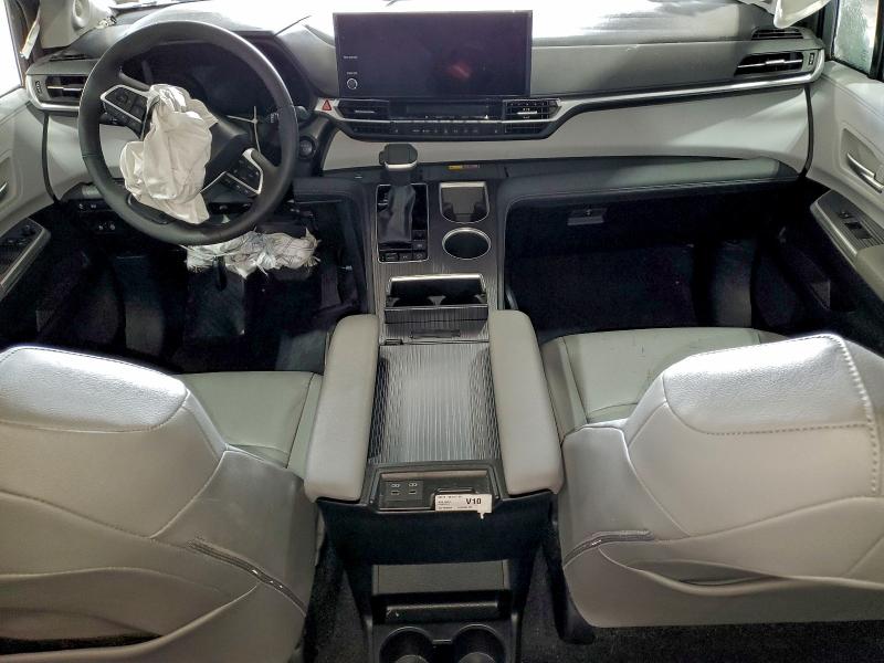 2025 TOYOTA SIENNA XLE #3316771413