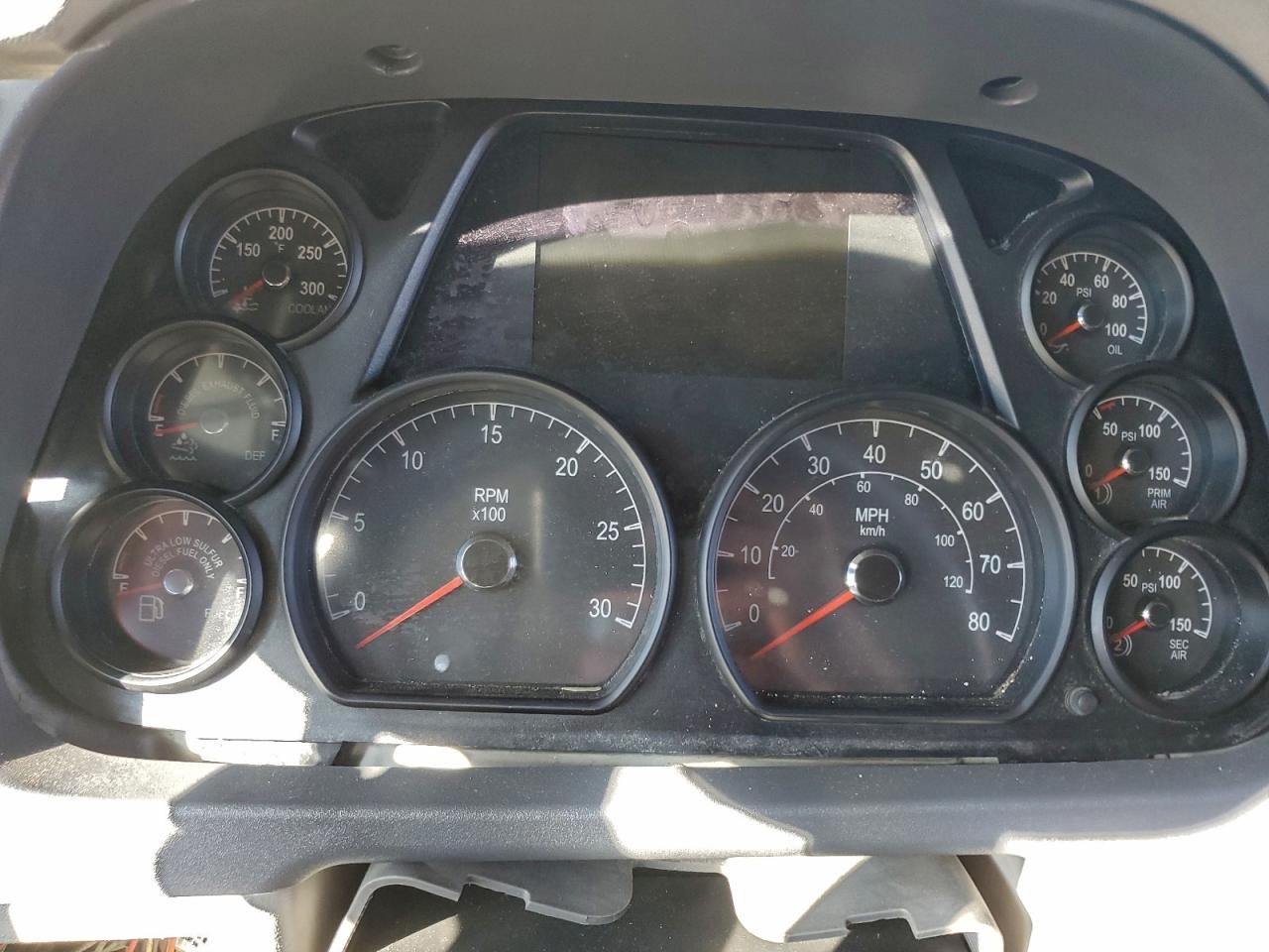 Lot #3318185947 2018 PETERBILT 579