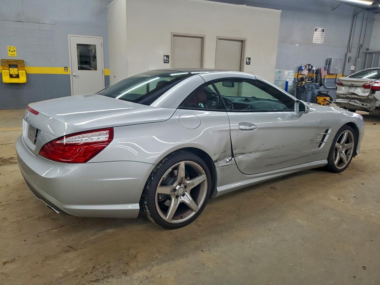 MERCEDES-BENZ SL-CLASS 550