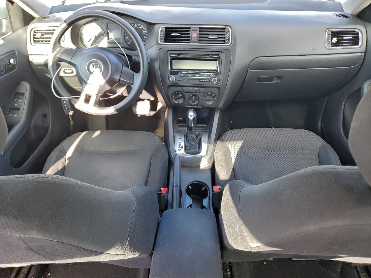 VOLKSWAGEN JETTA BASE