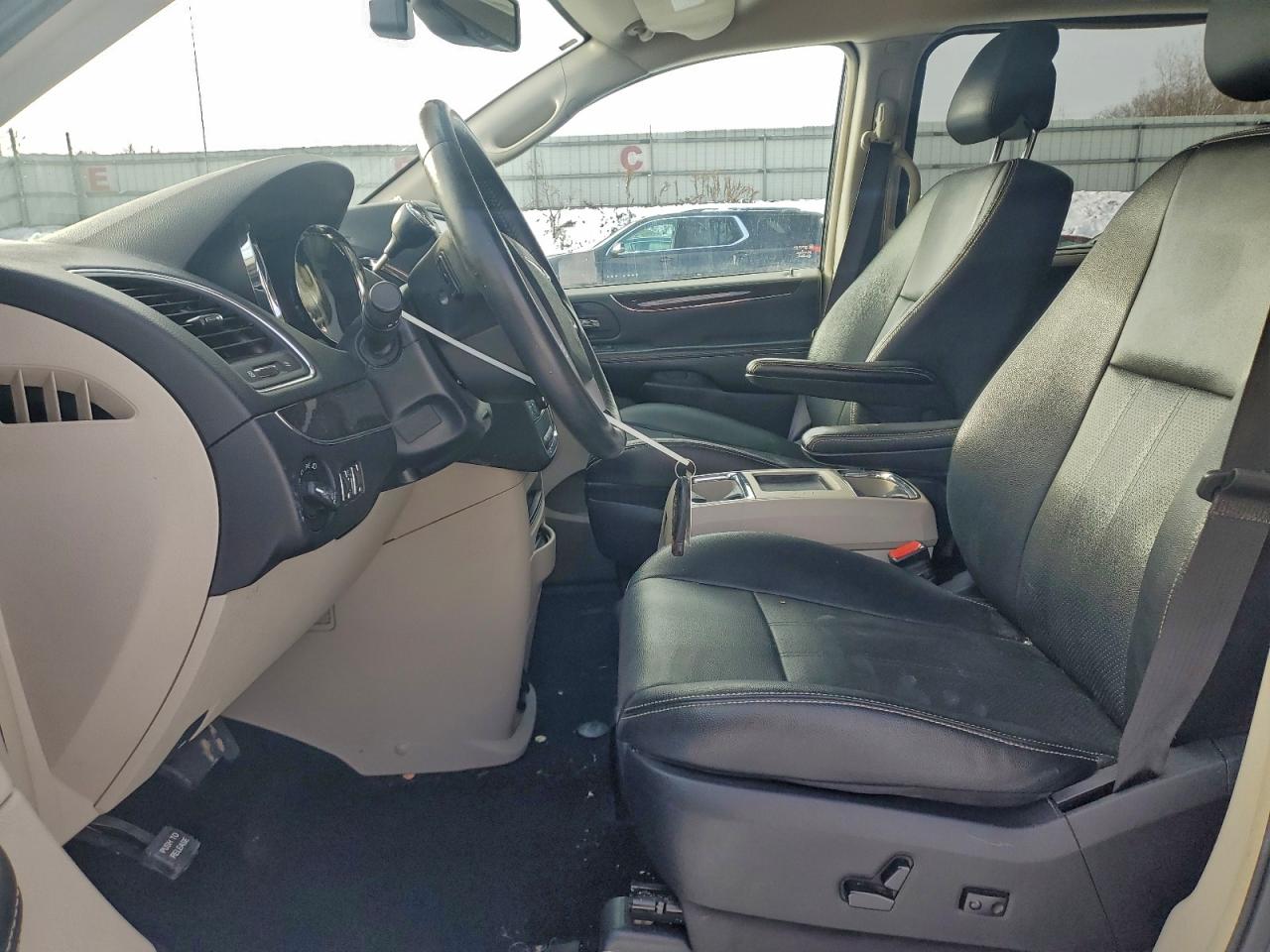 CHRYSLER TOWN & COUNTRY TOURING L