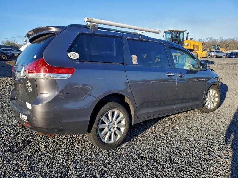 2014 TOYOTA SIENNA XLE #3310537046