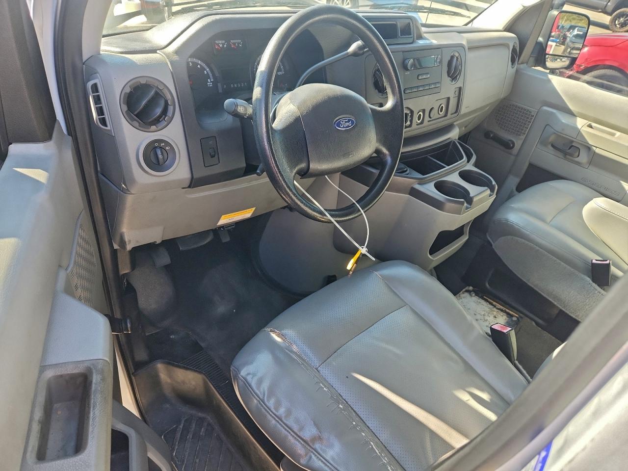 FORD ECONOLINE E250 VAN