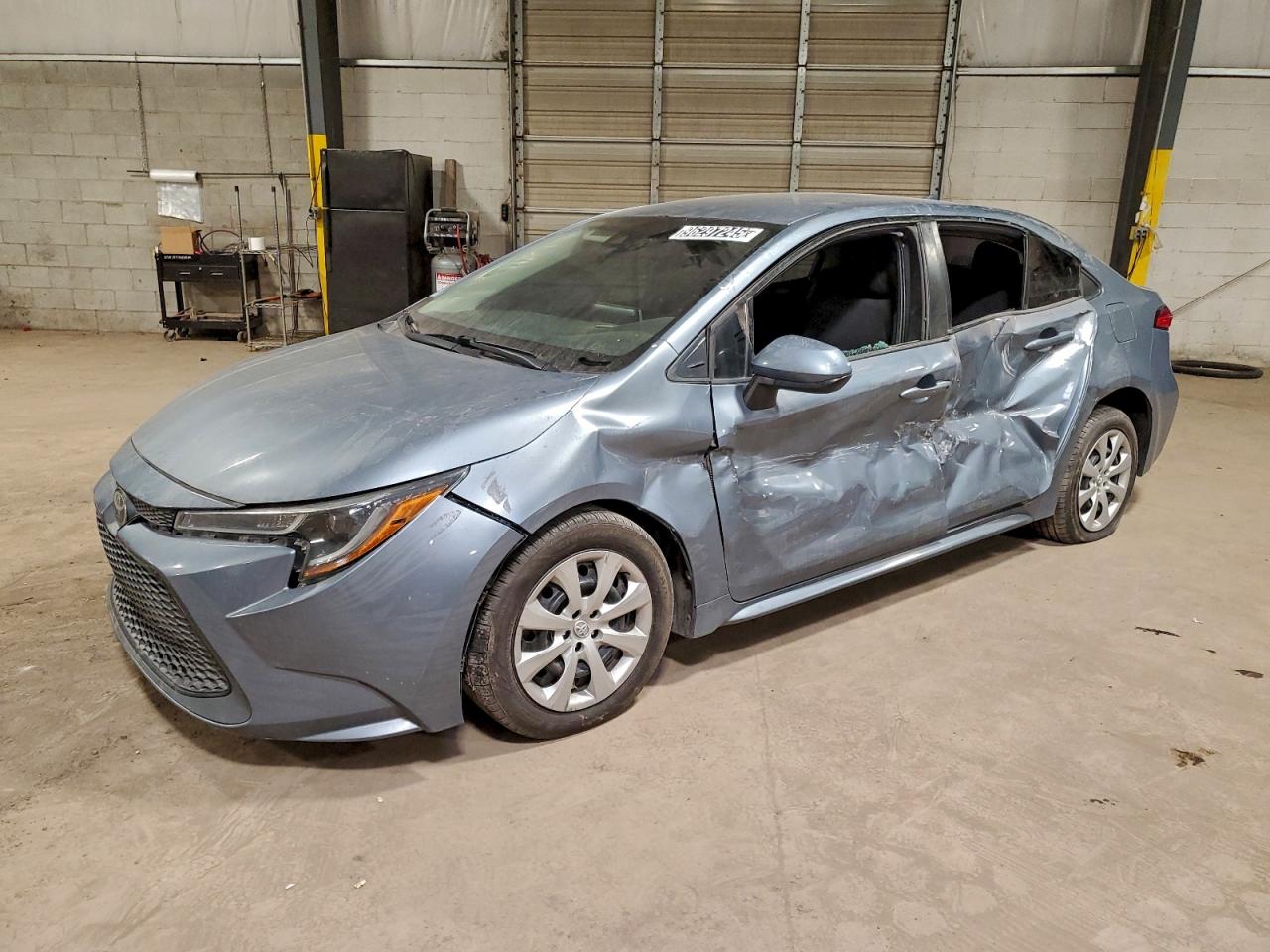 Lot #3316810417 2020 TOYOTA COROLLA LE