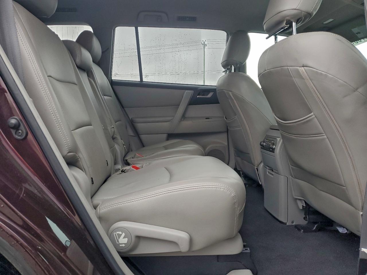 TOYOTA HIGHLANDER BASE