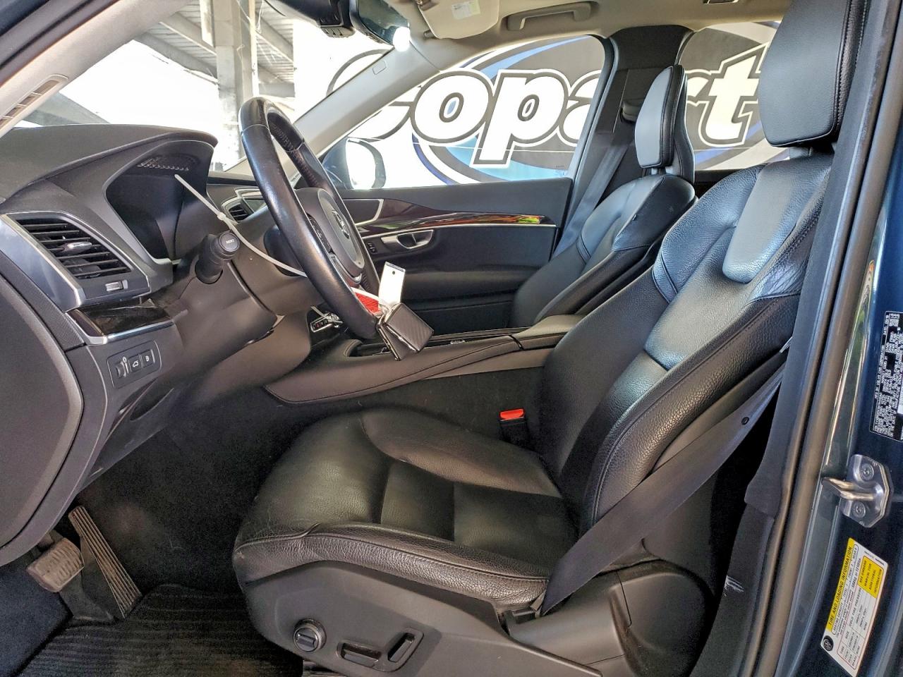 VOLVO XC90 T8 MOMENTUM