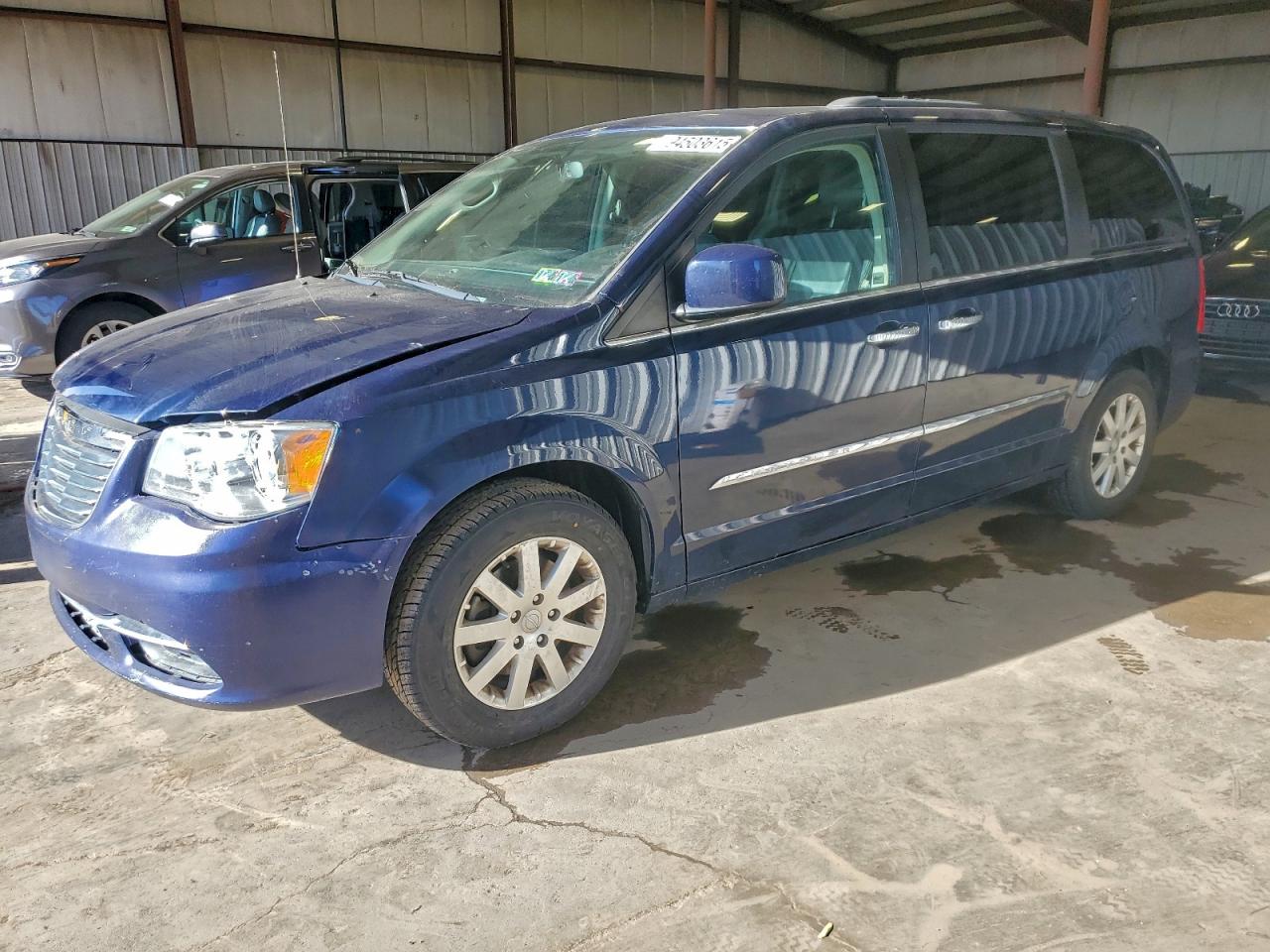 Lot #3301892554 2015 CHRYSLER TOWN & COU