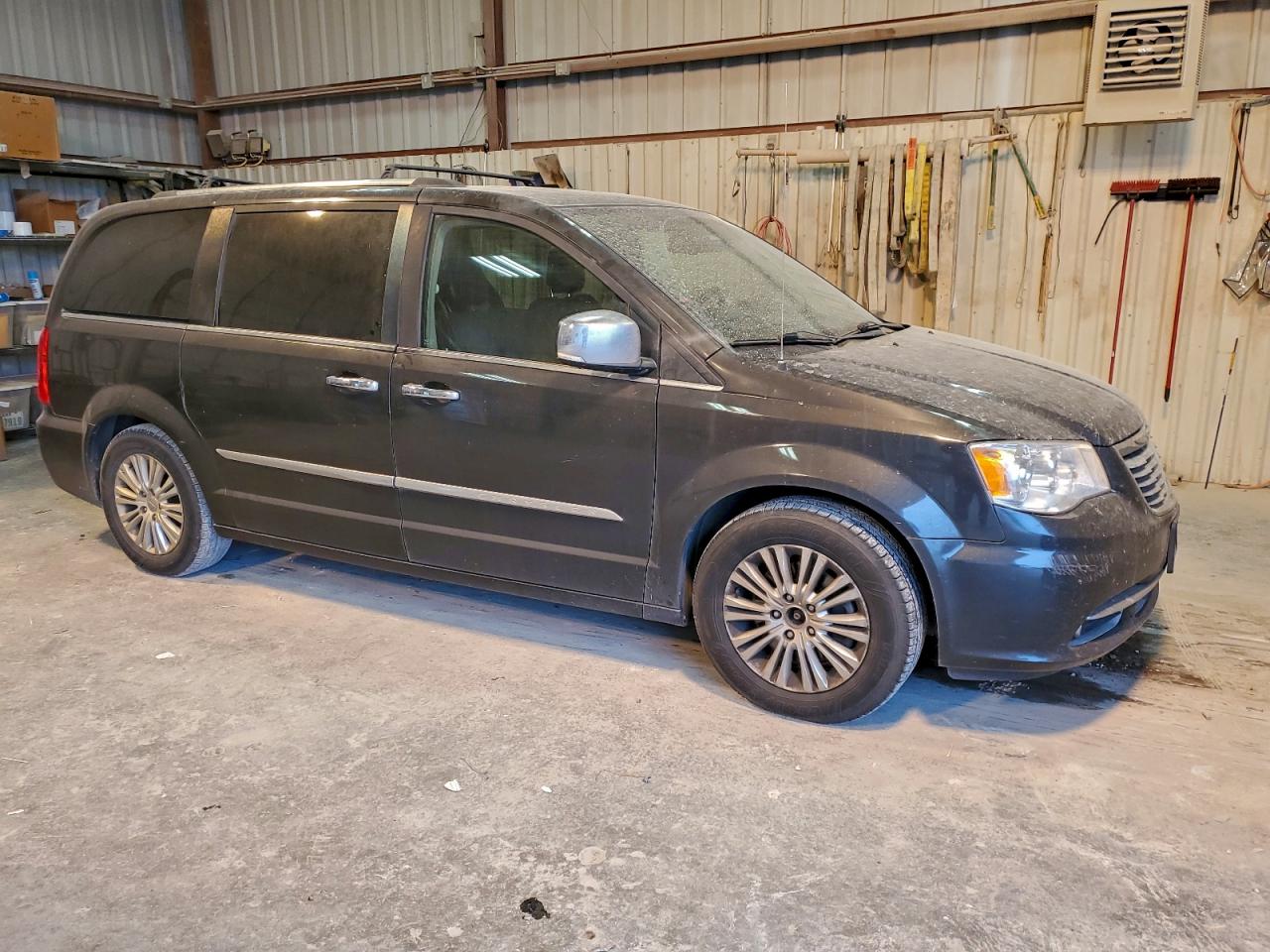 CHRYSLER TOWN & COUNTRY LIMITED