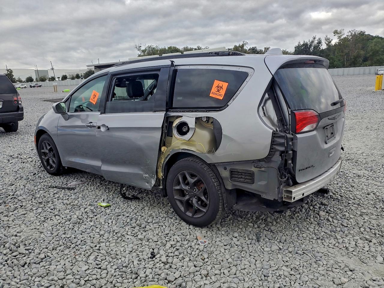 CHRYSLER PACIFICA TOURING L