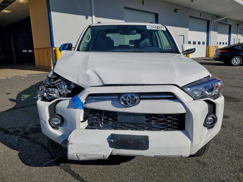 2024 TOYOTA 4RUNNER SR #3316830397