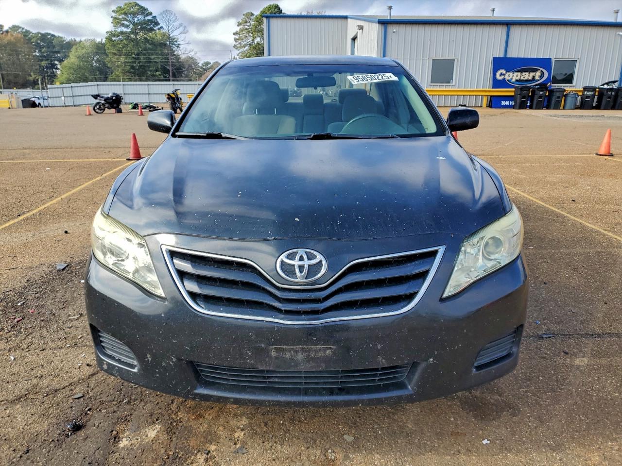 TOYOTA CAMRY BASE