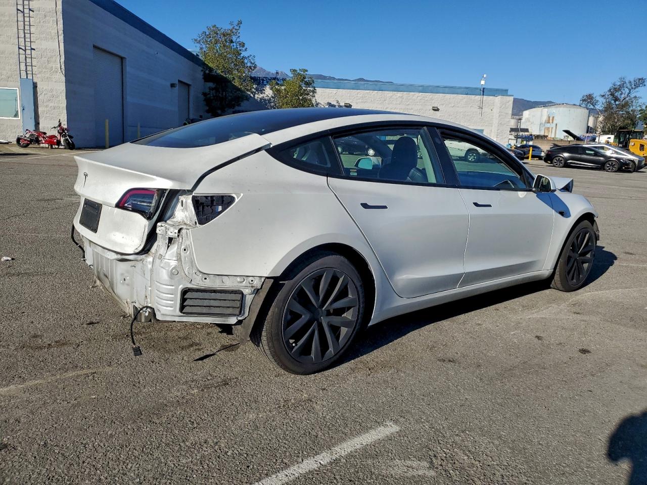 TESLA MODEL 3