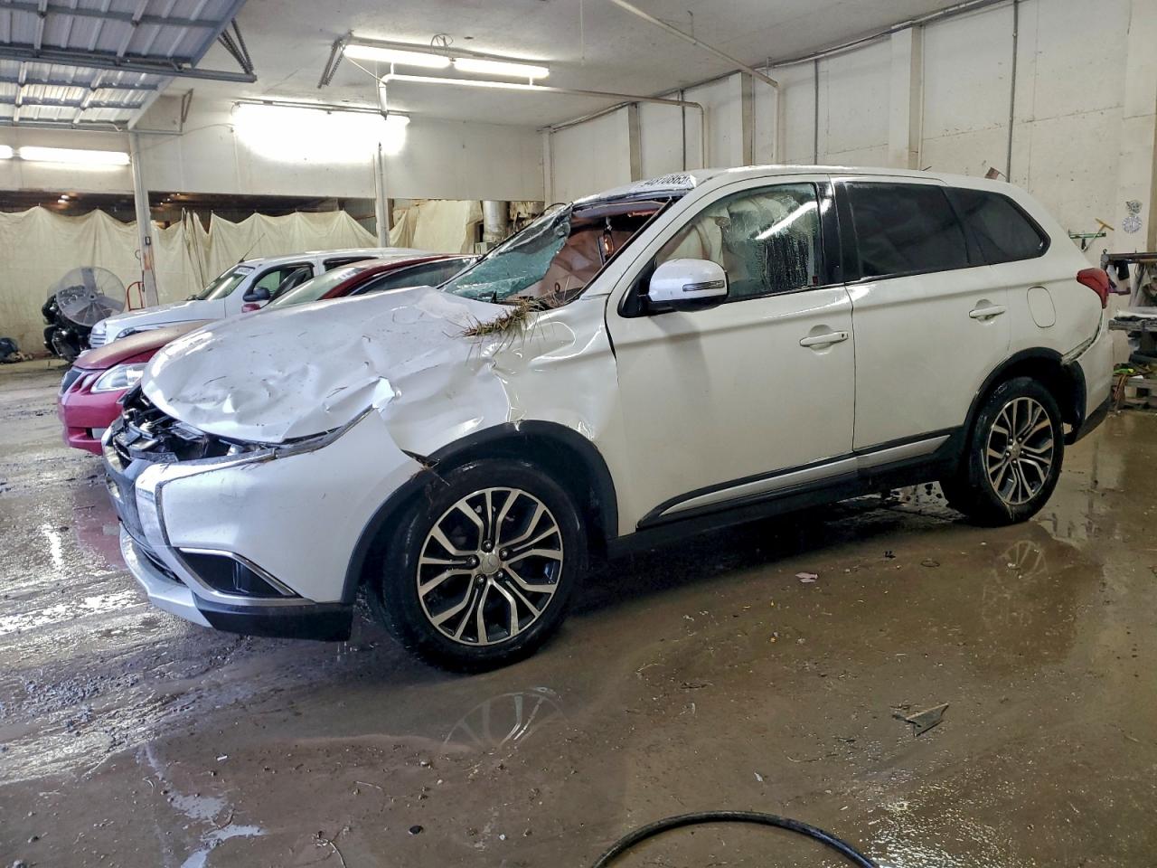 MITSUBISHI OUTLANDER SE