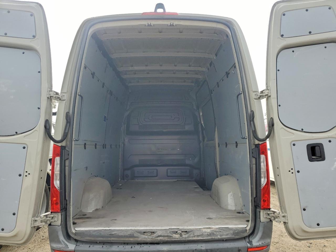 MERCEDES-BENZ SPRINTER 2500