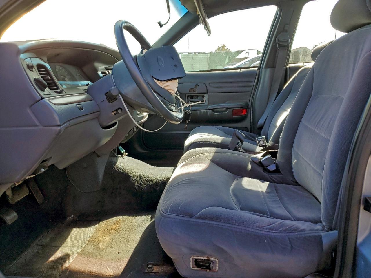 Lot #3315892096 1999 FORD CROWN VIC