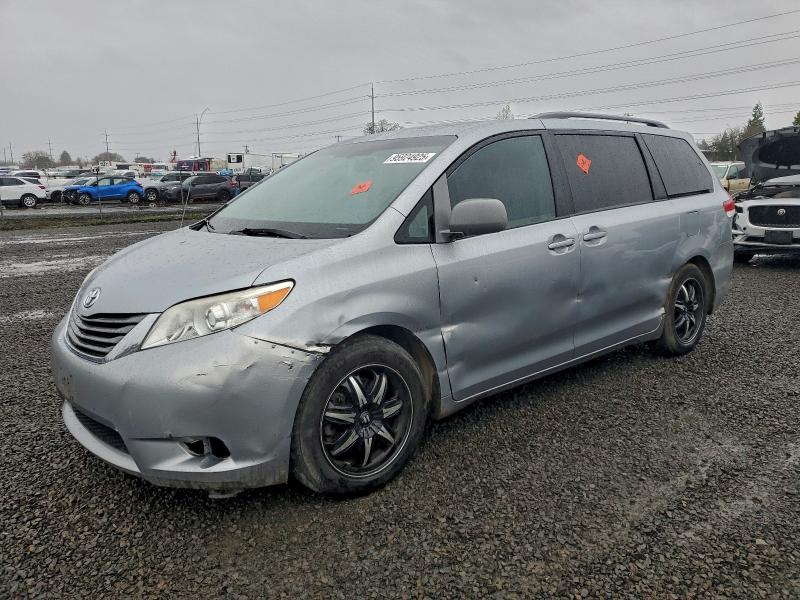 2014 TOYOTA SIENNA XLE #3308605512