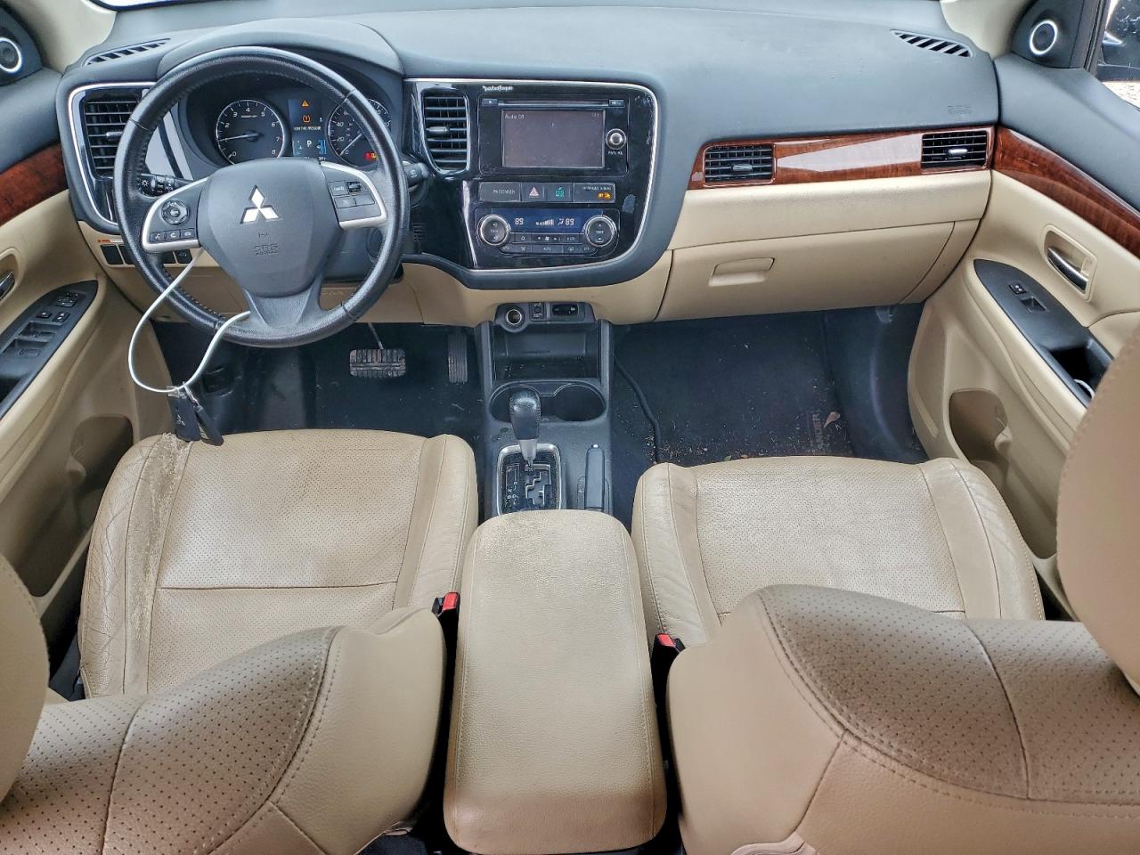 MITSUBISHI OUTLANDER SE