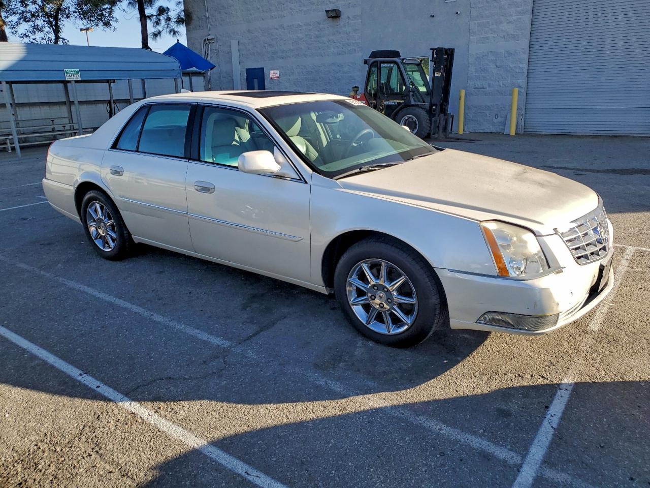 CADILLAC DTS LUXURY COLLECTION