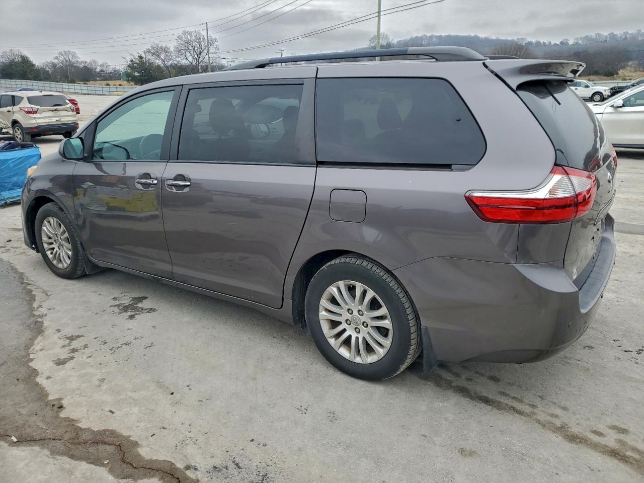TOYOTA SIENNA XLE
